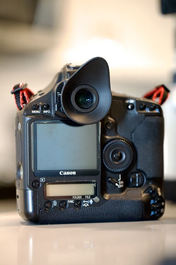 Canon EOS 1Ds Mark III 21MP Professional DSLR